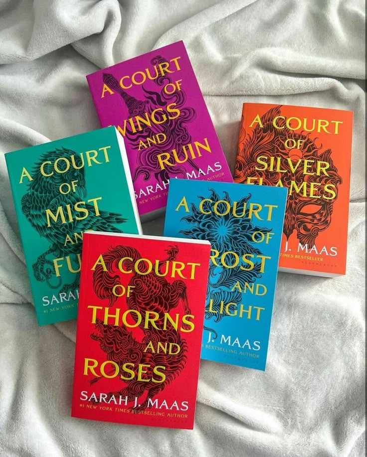 A Court of Thorns and Roses five-book set